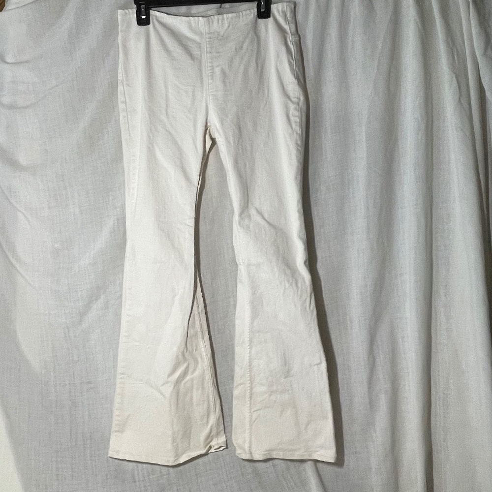 Free People Women’s Flare Leg Stretch Waist Jeans. Cream size 31